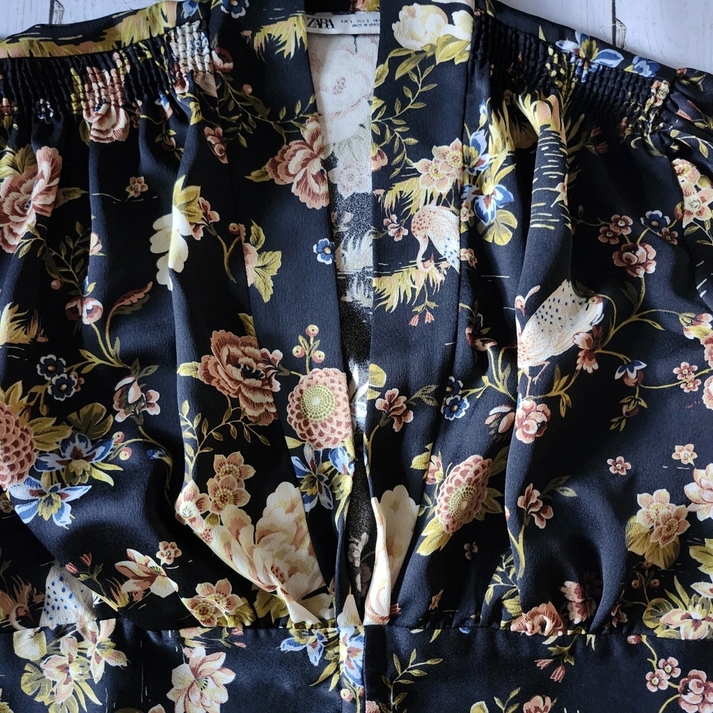 Zara Floral Black Long Puffed, Button Sleeved, Deep V, Crop Top Size Small - Picture 4 of 15